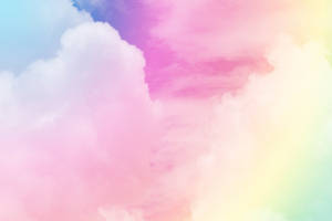 柔和漸變天空上嘅粉彩色雲朵