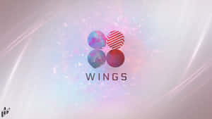 四個帶圖案的球體排列成標誌，下方有「WINGS」字樣。