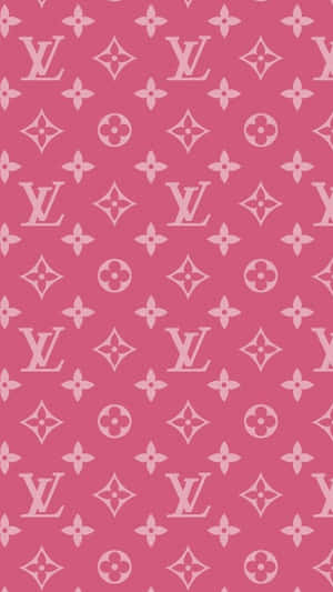 粉紅色Louis Vuitton monogram圖案牆紙，帶有重複標誌和花卉圖案。