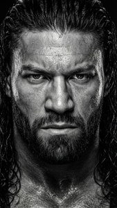 一位鬍鬚上滿是汗水的摔角手特寫肖像，眼神銳利。 — Roman Reigns 壁紙