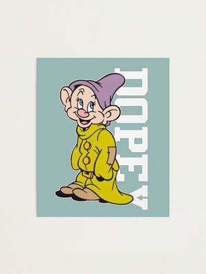 卡通小矮人角色穿著黃色衣服和紫色帽子，旁邊有 'DOPEY' 文字。