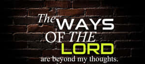 磚牆上的文字引用寫著「The WAYS OF THE LORD are beyond my thoughts」 — 音樂美學 壁紙