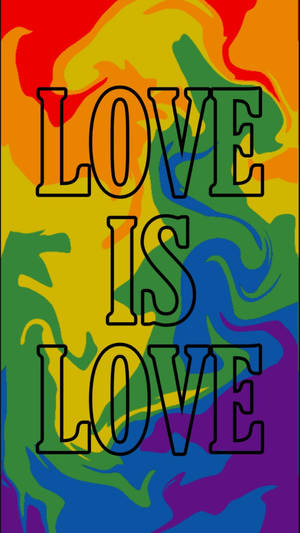 在彩虹旋轉背景上，粗體黑色輪廓文字寫著 love is love。 — 愛就是愛 壁紙