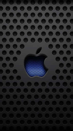 Apple標誌在穿孔金屬格柵後方發出藍光。