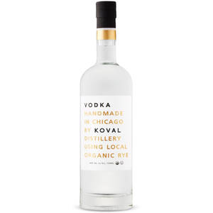 透明伏特加瓶，帶有白色和金色標籤，上面寫著由Koval Distillery在芝加哥手工製作。