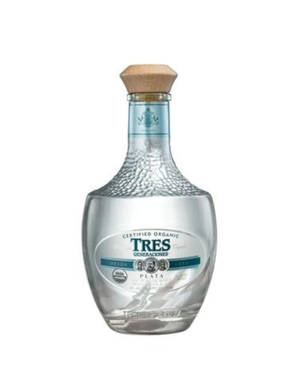 經認證的有機Tres Generaciones Peata龍舌蘭酒瓶，帶木蓋。