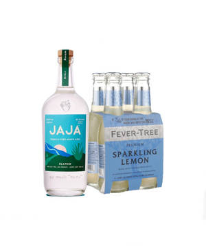 白色背景上的Jaja龍舌蘭酒瓶和Fever-Tree檸檬氣泡蘇打水包裝。