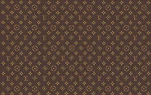 深棕色背景，帶有重複的金色 Louis Vuitton 字母組合圖案。