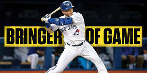 棒球手揮棒，身後有「bringer of game」橫幅。