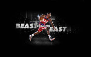 身穿紅色球衣的運動員在黑暗的城市天際線背景下，帶着「BEAST FROM THE EAST」運球。