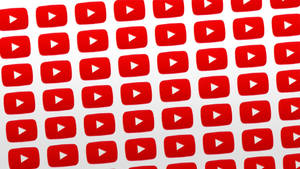 紅色 YouTube 播放按鈕以重複網格圖案排列。