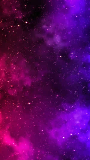 在深空中閃爍著星星的充滿活力的紫色和粉紅色宇宙星雲。 — 紅色 壁紙