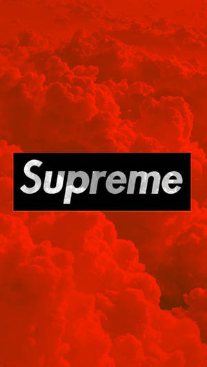 Supreme標誌居中於紅色雲層之上