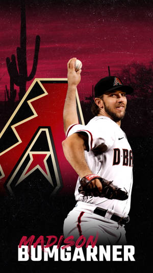 棒球投手 Madison Bumgarner 身穿球隊球衣在沙漠背景下行動。