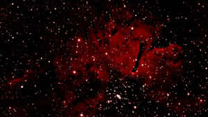 一個發出紅光的星雲，被深空中無數星星環繞。