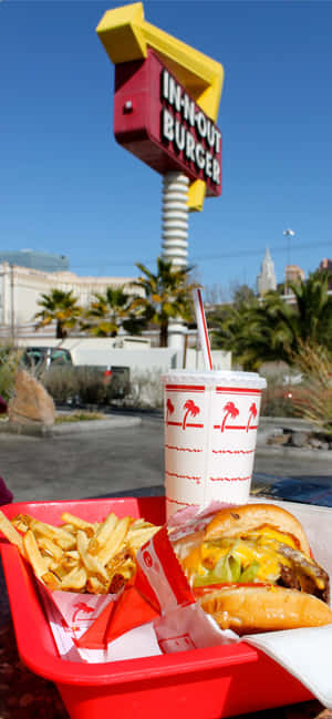 In N Out — 1284x2778 壁紙