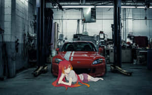 紅髮動漫女孩躺在車庫中一輛紅色跑車前。