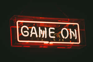 在黑暗中發光的紅色霓虹燈牌，上面寫著 GAME ON。 — 紅黑 壁紙