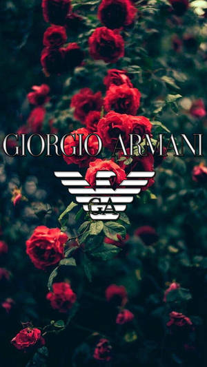 紅玫瑰與 Giorgio Armani 標誌疊加在深色樹葉背景上。