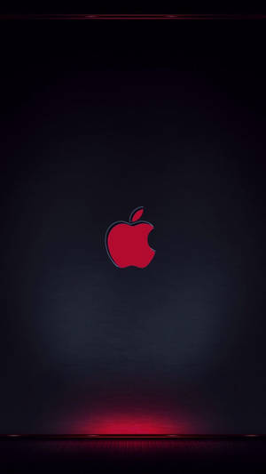 紅色Apple標誌在深色漸變背景上被紅色燈光點綴照亮。