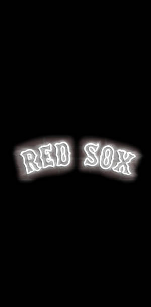 黑色背景上發光的霓虹 red sox 標誌。