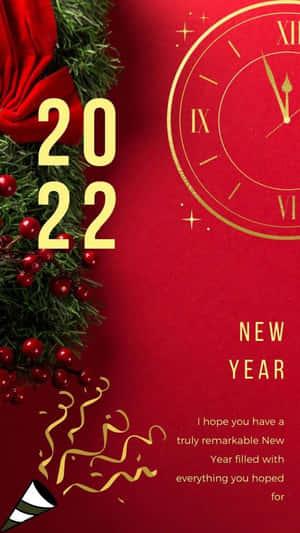 紅色新年2022壁紙，帶有金色時鐘、冬青和節日訊息。