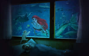 一個孩子睡覺時，美人魚和海洋生物在一個巨大的水族箱窗戶中游泳。