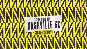 撕裂紙張圖形，在大膽的黃黑 zigzag 背景上宣佈 Gabriel Causey 的 Nashville SC 實習機會。 — 足球 壁紙