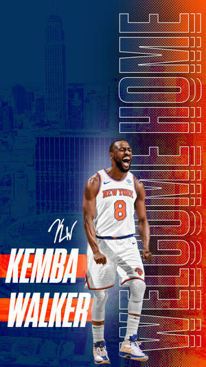 Kemba Walker 身穿紐約人球衣，背後是城市天際線，正在慶祝。