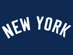 在海軍藍背景上拱形白色文字寫著 NEW YORK。