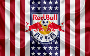 Red Bull New York 足球隊標誌在美國國旗背景上。 — 美國國旗 壁紙
