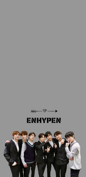 七位K-pop偶像一起擺姿勢，下方顯示ENHYPEN的名字。