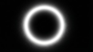 太空中被星星包圍的明亮發光環