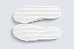 從上方看到的兩個帶有人字形花紋的白色 slip-on 鞋底。