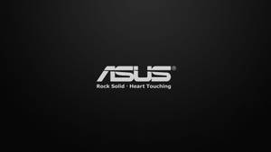 ASUS 品牌標誌附有標語 rock solid heart touching，置於深色紋理背景上。