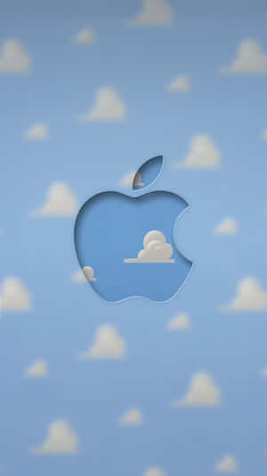 顯示藍天白雲的Apple標誌剪裁。 — 反斗奇兵2 壁紙