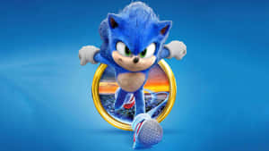 Sonic the Hedgehog 穿過金色圓環奔跑，身後是城市日落。