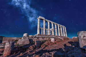 古老石造寺廟遺跡在星空夜空下，銀河可見。 — 藍天 壁紙