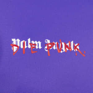 紫色布料，上面有紅色和白色繡字「DIE PUNK」。