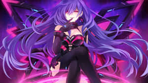 紫色頭髮和發光眼睛的動漫女孩，穿著賽博龐克霓虹服裝。