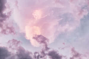 粉彩粉紅和藍色雲朵在寧靜的天空中飄浮，光線柔和。 — 淺紫色動態圖片 壁紙