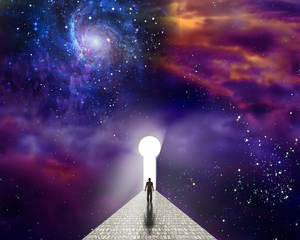 一個人的剪影在充滿星星和星系的宇宙天空中走向一個發光的鑰匙孔。