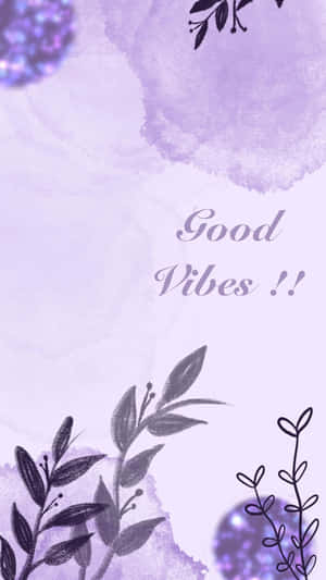 薰衣草水彩牆紙，黑色葉片設計同 good vibes 文字。
