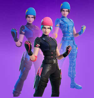 三個穿著戰鬥裝備的Fortnite角色在紫色背景前擺姿勢。