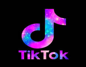 黑色背景上帶有宇宙星系圖案的 TikTok 標誌