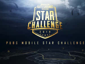 PUBG Mobile Star Challenge 2018 標誌，降落傘在發光的遊戲地圖上空下降。