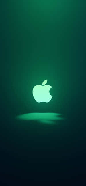 綠色漸變背景上的發光Apple標誌