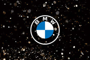 黑色背景上帶有閃粉粒子的 BMW 標誌
