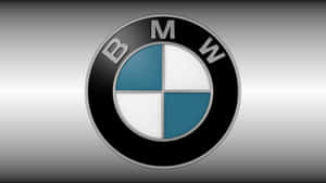 BMW標誌，藍白四象限位於金屬漸變背景上。 — 凌志標誌 GIF 壁紙