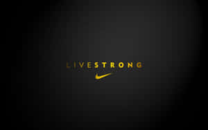 金色 Livestrong 文字和 Nike 勾號在黑色紋理背景上。